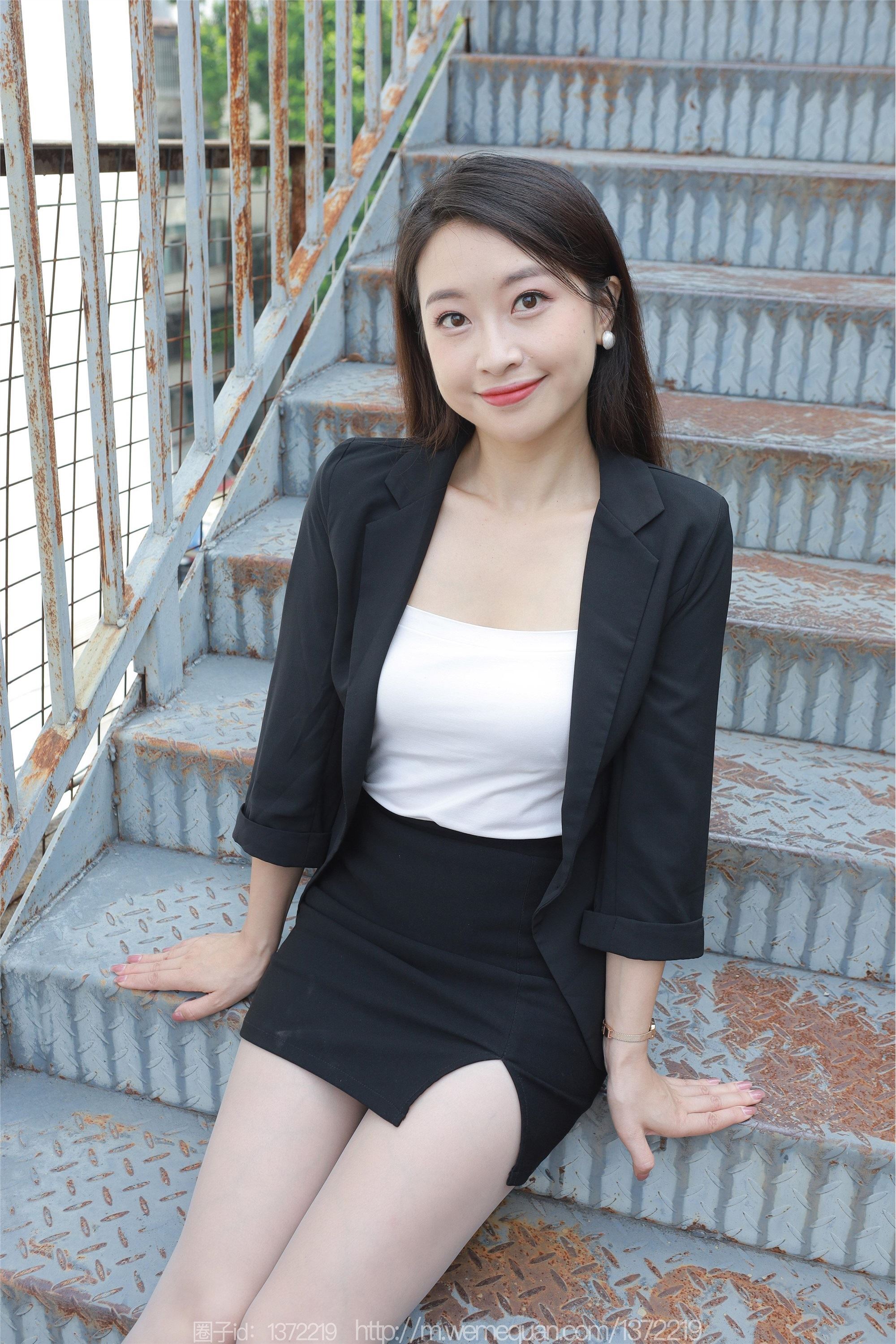 IESS异思趣向  2023.09.28 丝享家 1545 小婕《黑白灰渐变》